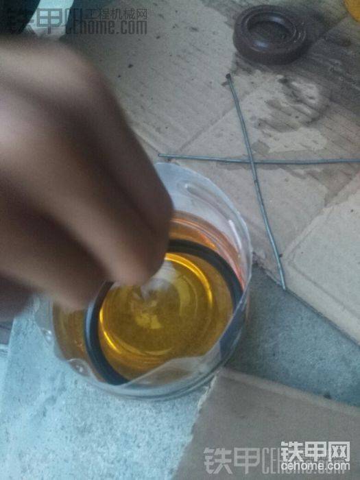 摸點機油，潤滑，
