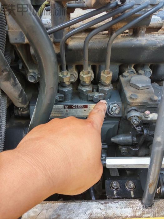 小松60-7柴油泵漏油，该怎么修？
