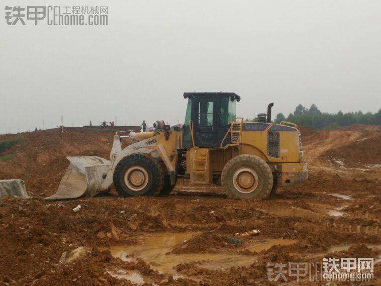 這是我自己的車！10年的CN。老板把車買回來，就把我停了！
