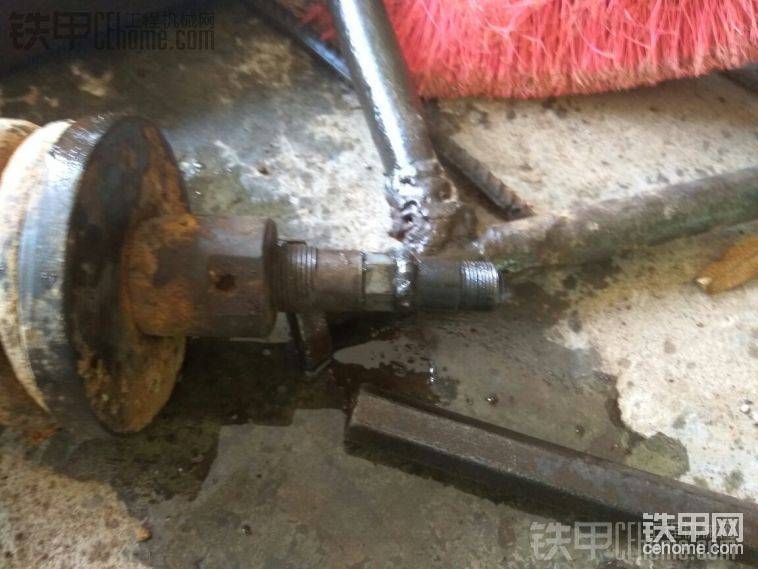 黃油嘴取下，焊接一個(gè)管頭！
