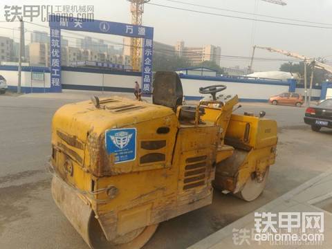 大清早就看到壓路機屆的一股清流！