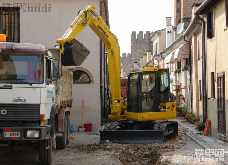 KOMATSU&#160;PC88MR&#160;小型履带式挖掘机-帖子图片