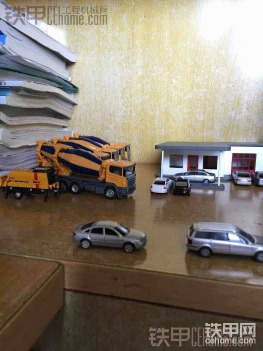 第一臺(tái)車駛出
