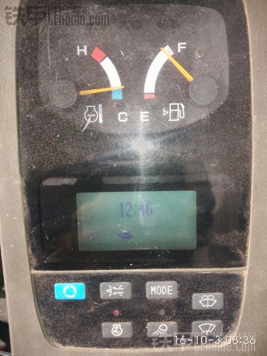 SK200-6E顯示屏?xí)r間不準(zhǔn)？