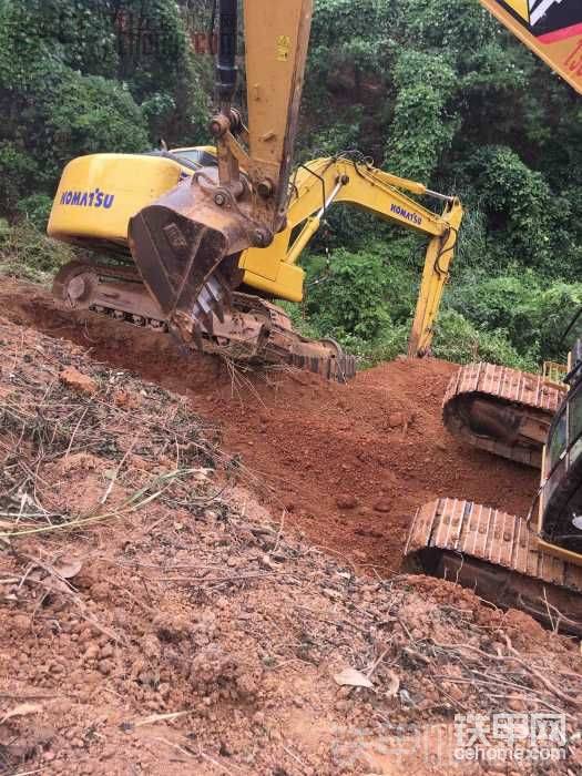 鏈條掉了滑了2米要斗頂住的，要是反應(yīng)不快的話滾下去了，下開臉白完<img class="smiley" src="/img/smiley/default/titter.gif">