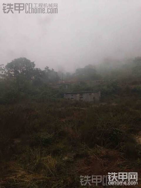 山區(qū)干活就干唄，悲催下雨也干！