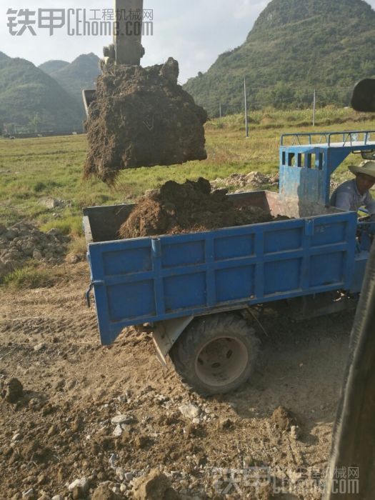 小挖装那么大的车，表示压力山大。。。