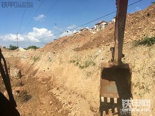 开了七年挖机第一次干这个活————掏基础桩和负一楼整平 大师们来指点一下