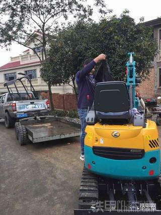 自己改裝的微挖拖車