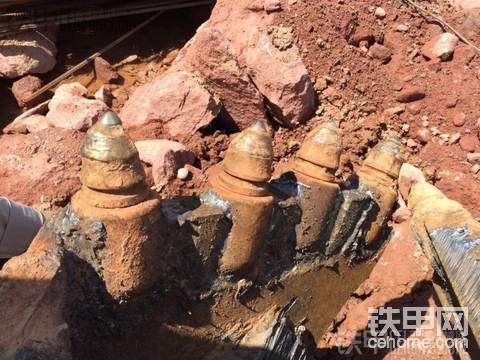紧急抢救红砂岩施工 全看小绝招