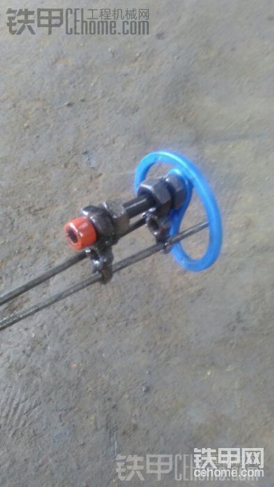 這是自制的裝狹小地方油封的工具，很實(shí)用
