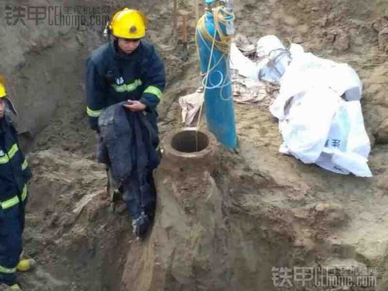 河北保定蠡县中孟尝村6岁男童掉入枯井急需长臂挖机