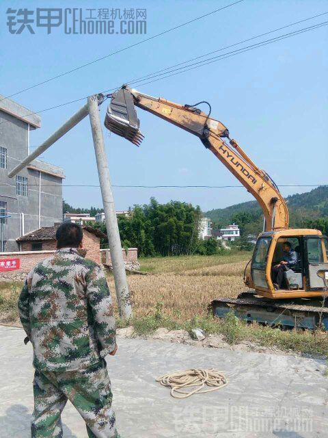 立电线杆，危险！危险！