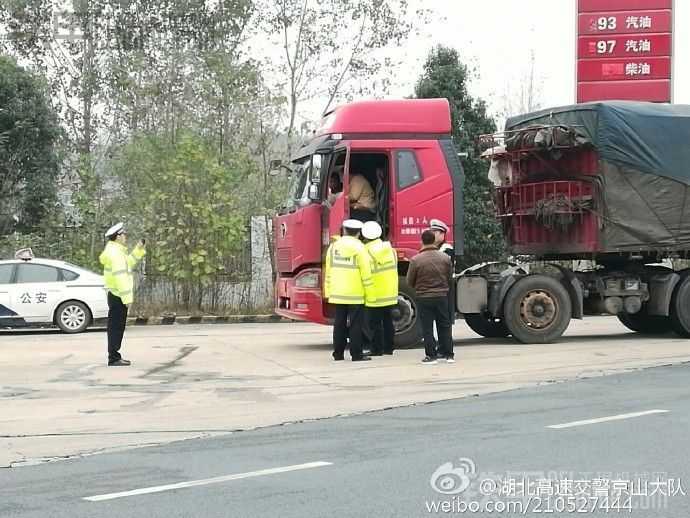 湖北交警今日开展集中整治，重点查处无证驾驶和假牌假证