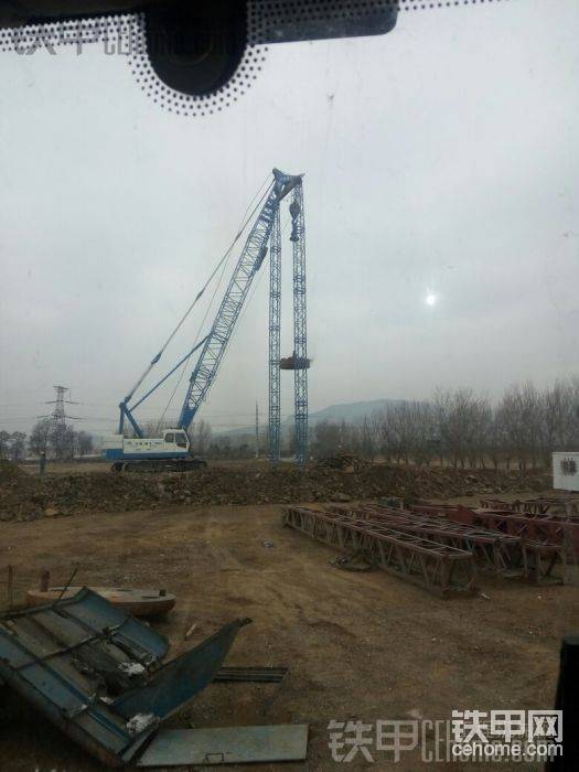 履帶式強(qiáng)夯機(jī)
