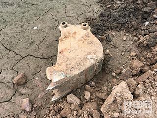 第一次干农村小水库感觉60小挖机不适合干这活