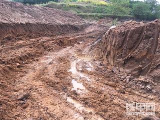 第一次干农村小水库感觉60小挖机不适合干这活