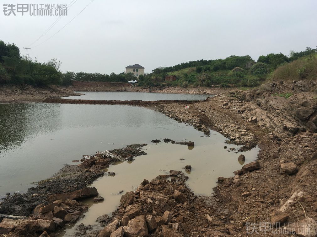 第一次干農(nóng)村小水庫感覺60小挖機不適合干這活