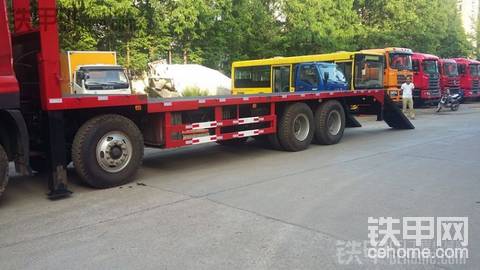 前舉升多功能平板運(yùn)輸車