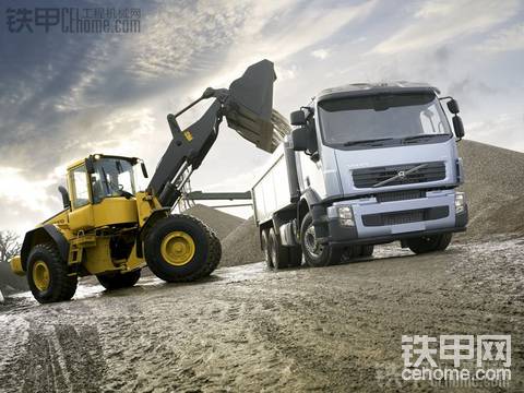 VOLVO&#160;FE&#160;halfpipe&#160;自卸车