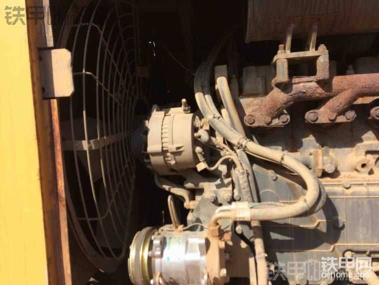 發(fā)動(dòng)機(jī)漏油 車主說(shuō)濾芯漏的 換個(gè)就沒(méi)事了
