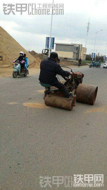 新型壓路機(jī)、