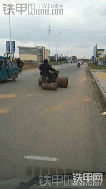 新型壓路機、
