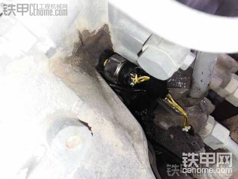 日立機(jī)五十鈴發(fā)動(dòng)機(jī)報(bào)警器漏機(jī)油，請(qǐng)高手支招。謝謝??！