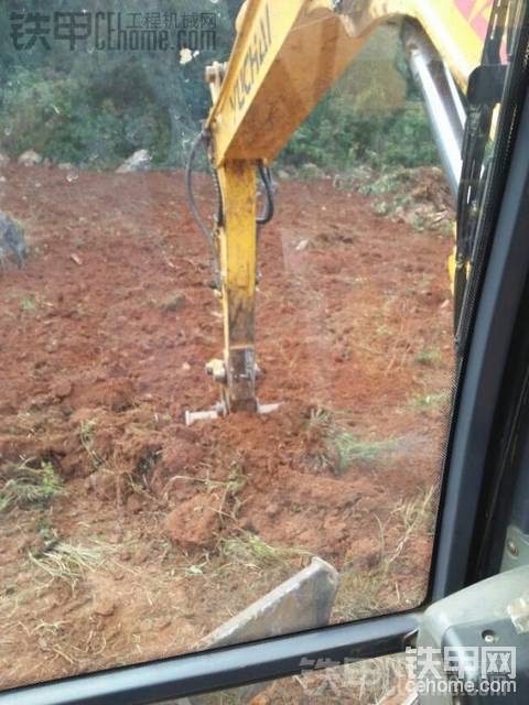 挖机在120度左右挖是很合适的，后退挖半圆形挖法一斗接一斗挖随便带平
