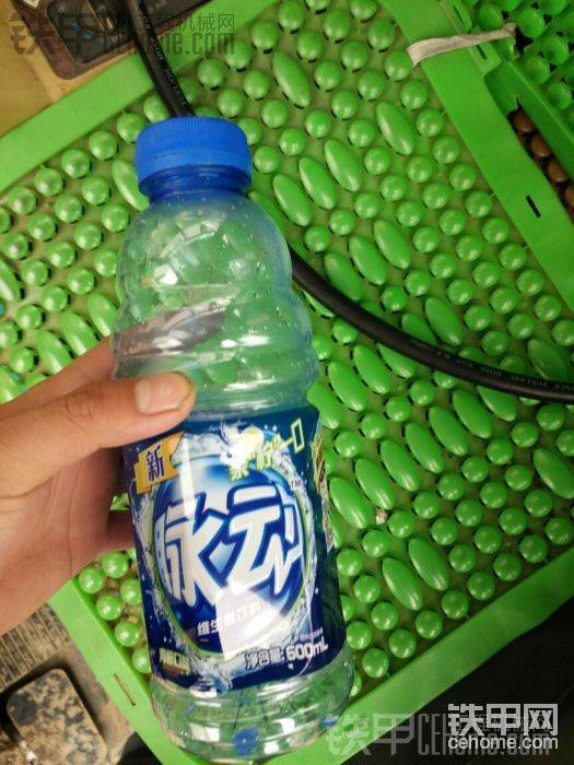 上次看到大佬換水箱，從中得到啟發(fā)，呵呵
