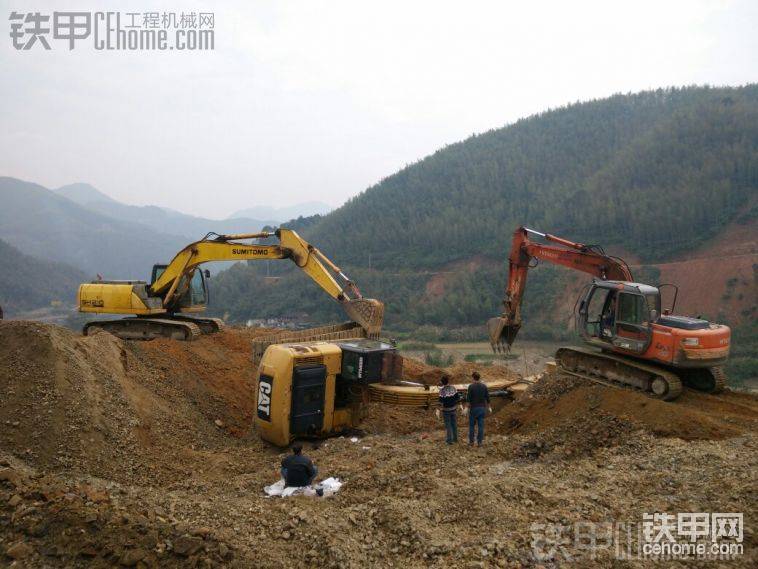 住友200拉不动323又来了一台日立120
