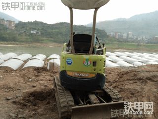 我的兄弟洋马15微型挖机。