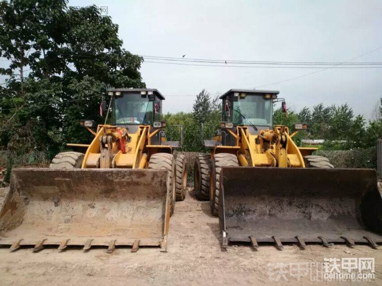 這是2016年初，停車(chē)場(chǎng)老板的晉工機(jī)械，那會(huì)還發(fā)愁，今年該如何是好？