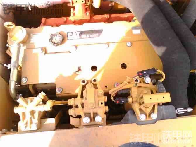 電噴發(fā)動機濾芯自然而然少不了這款車配備了四個柴油濾芯發(fā)動機邊上三個邊門一個，但是 ...