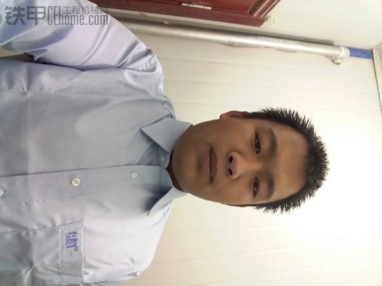 卡特給的體恤衫