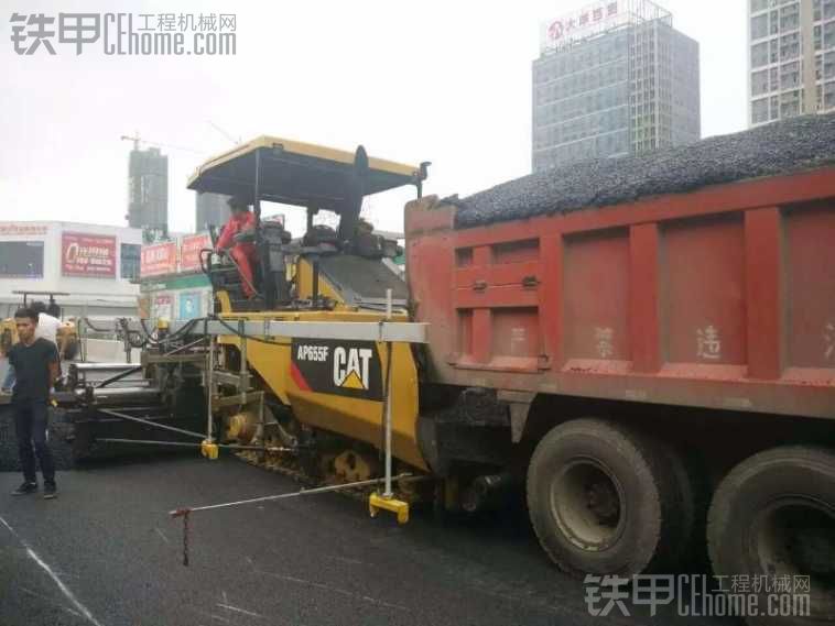 卡特彼勒路面設(shè)備，2017異軍突起