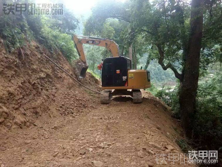 除了美丽乡村我不知做什么好，这是奋斗在2015黔东南台江报效村交通局出资的村寨公路改 ...