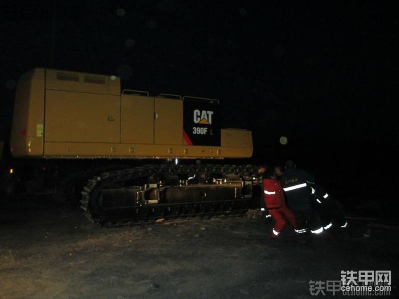记CAT-390FL大型矿用挖掘机组装全纪录（ECI-METRO）