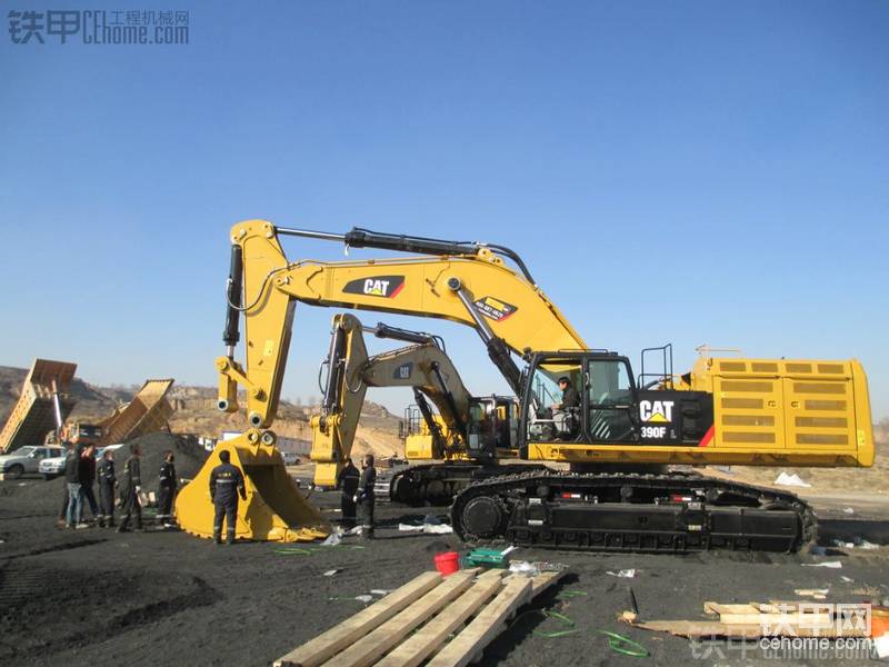 记CAT-390FL大型矿用挖掘机组装全纪录（ECI-METRO）
