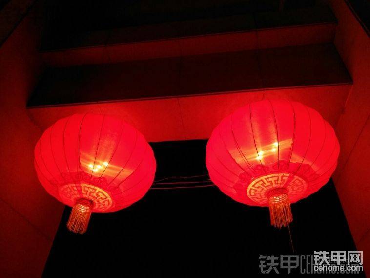 大红灯笼高高挂
