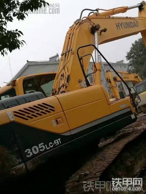 現(xiàn)代 R275LC-9T 二手挖掘機(jī)價(jià)格 49.8萬 4200小時(shí)