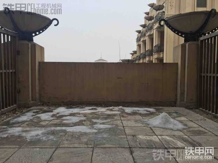 我們這個房間還是可以的，有一個大大的陽臺，陽臺地上的雪還沒融化，不禁又想起了瑞雪兆豐年，相信這一次年會，每個人都會收獲滿滿，滿載而歸。