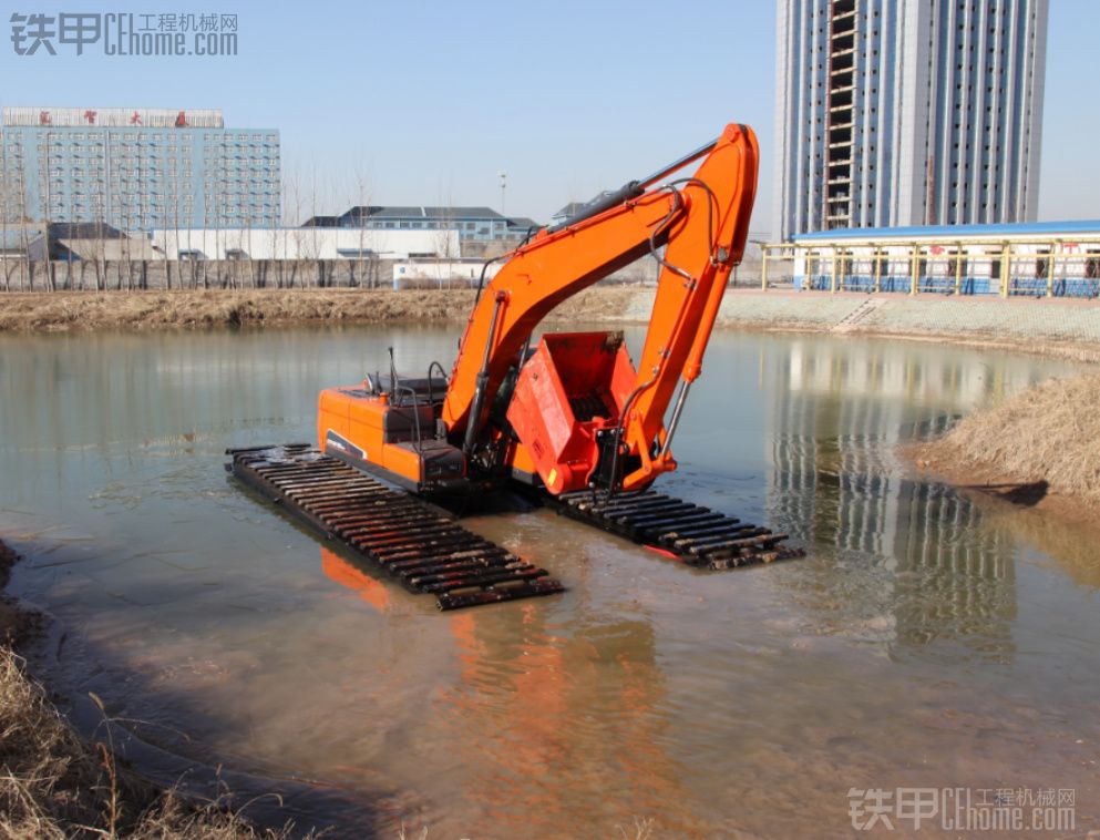 粉碎裝置的斗山水陸兩用挖掘機