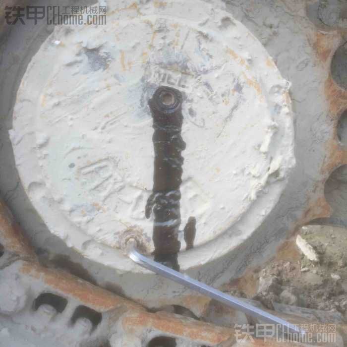 两只行走马达里全是液压油？大神们请指教