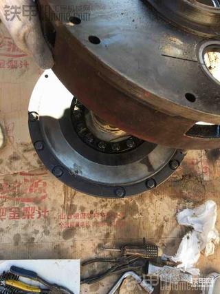 此处修理没有航吊 更没有暖气和气动工具