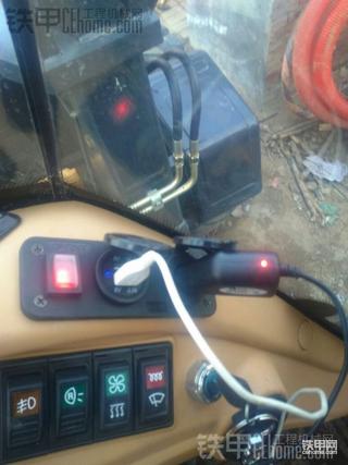 不擔心手機沒電 駕駛室安裝24v充電器