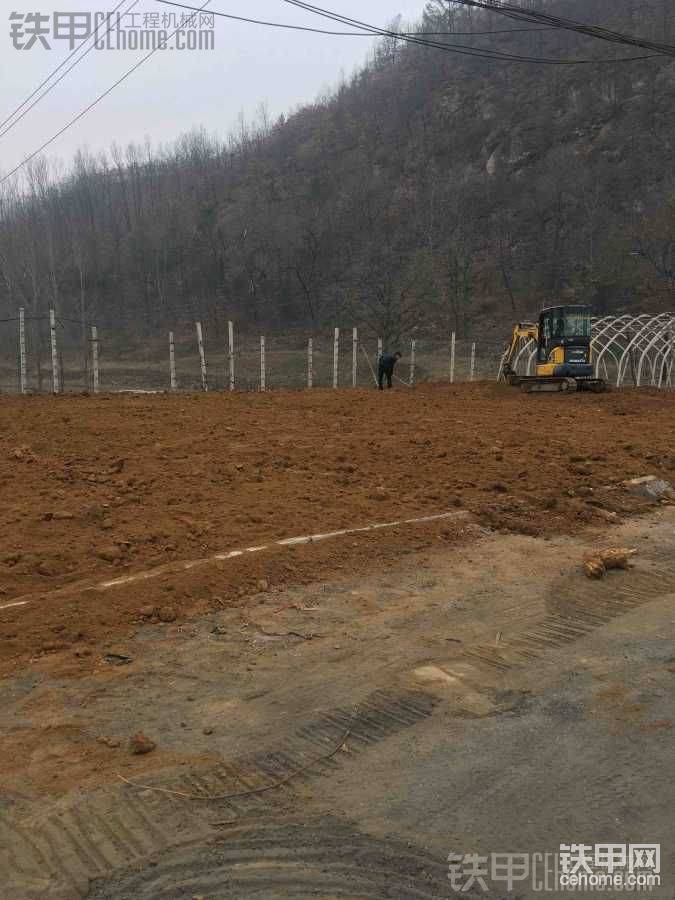 那個人是東家了哈哈，那個工具在那里人工平！