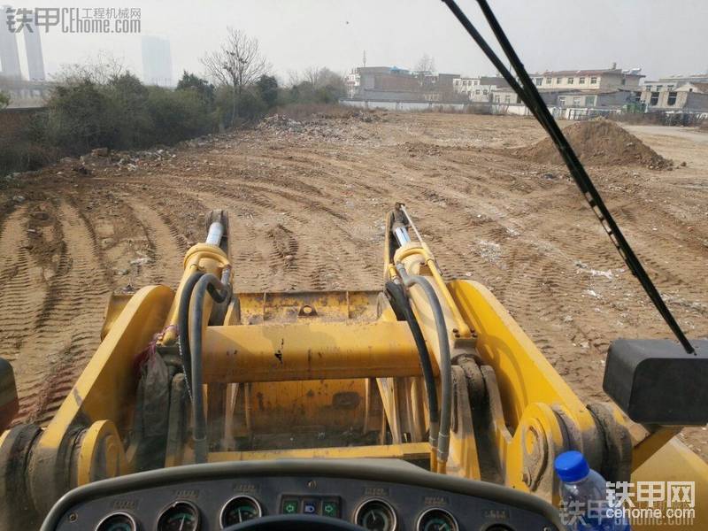 平整建筑垃圾技巧：大家都知道，建筑垃圾里面大水泥塊，鋼筋 ...