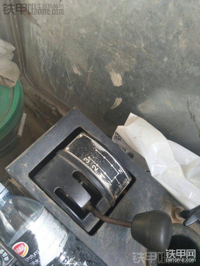 杭齒的檔位選擇器，現(xiàn)在電子檔的車一般都是配這玩意，里面有個卡子我拆掉了(老司機都知道為什么拆)
