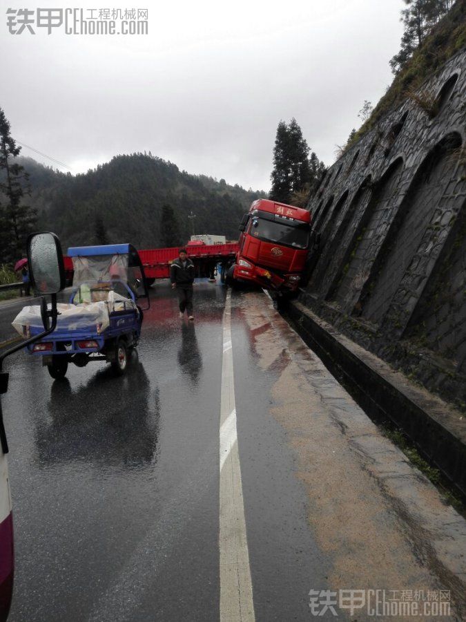 最少堵車3小時(shí)以上323國(guó)道